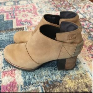 Sorel Addington Ankle bootie